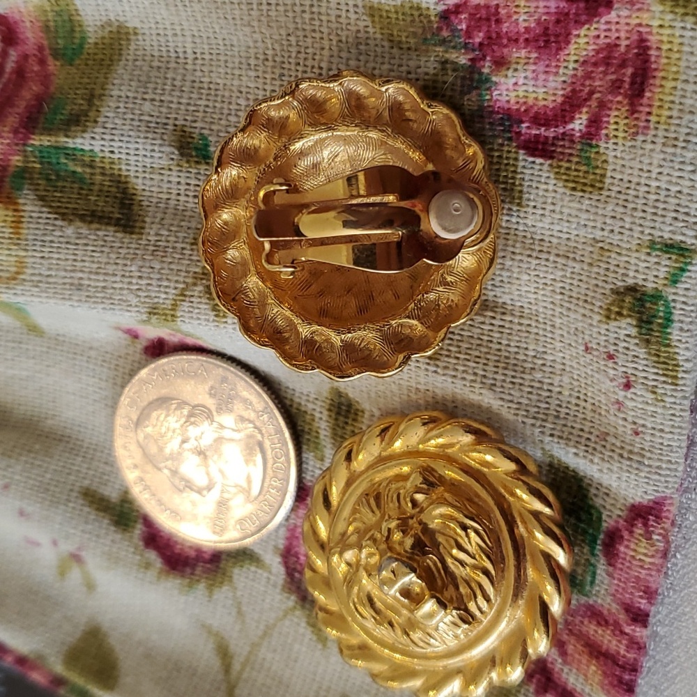 ClipOn Vintage Roaring Lion Earrings - Picture 2 of 5
